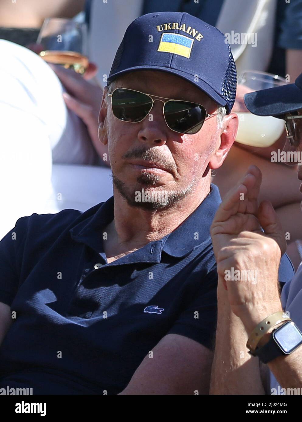 Indian Wells, Usa. 20. März 2022. Larry Ellison, Inhaber von Indian Wells Tennis Garden und BNP Paribas Open, beobachtet den Amerikaner Taylor Fritz im Finale der Männer gegen den Spanier Rafael Nadal bei den BNP Paribas Open am Sonntag, den 20. März 2022 in Indian Wells, Kalifornien. Fritz besiegte Nadel 6-3, 7-6 (5), um die Meisterschaft und sein erstes ATP Masters 1000 Turnier zu gewinnen. Foto von David Silpa/UPI Credit: UPI/Alamy Live News Stockfoto