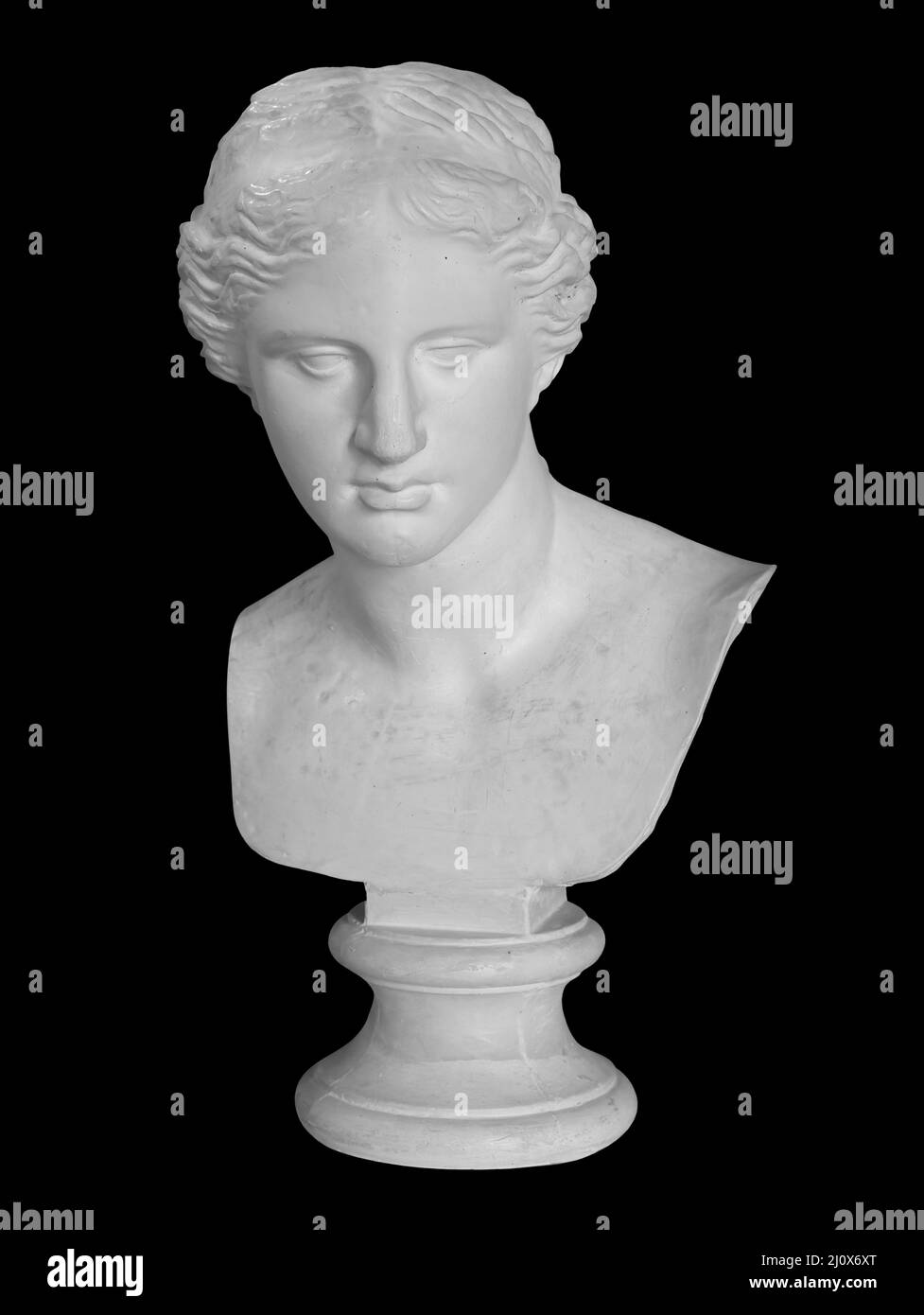 Gipskopie der alten Statue Venuskopf isoliert auf schwarzem Hintergrund. Gips Skulptur Frau Gesicht Stockfoto
