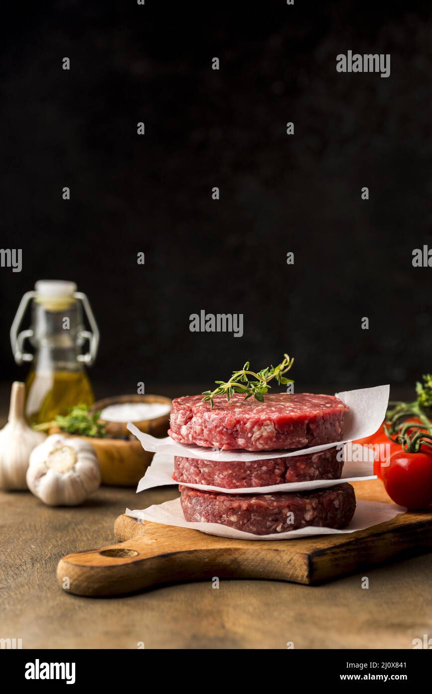 Vorderansicht Fleisch mit Kopierraum. Hochwertiges, schönes Fotokonzept Stockfoto