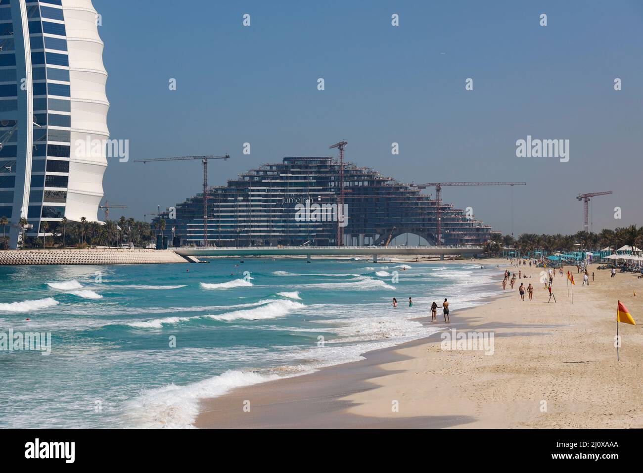 Neues Marsa Al Arab Hotel neben dem Burj al Arab vom Strand Madinat