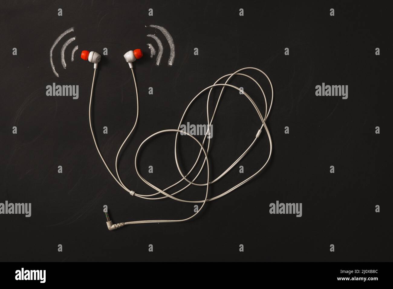 Geräuschwellensymbol in der Nähe der Tafel des Kopfhöreranhörern. Hochwertige Fotos Stockfoto