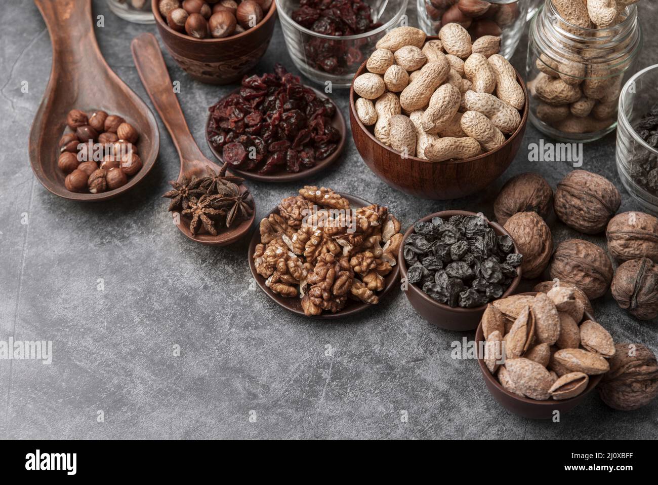 Anordnung der Muttern mit hohem Winkel Stockfoto