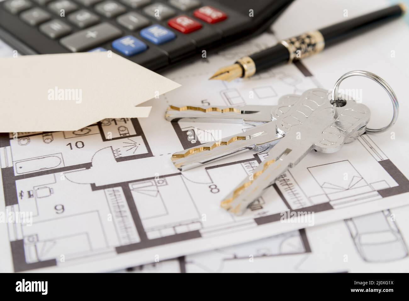 Schlüssel Brunnen Stift Haus Papier ausgeschnitten Rechner Architekturentwürfe. Hochwertige Fotos Stockfoto