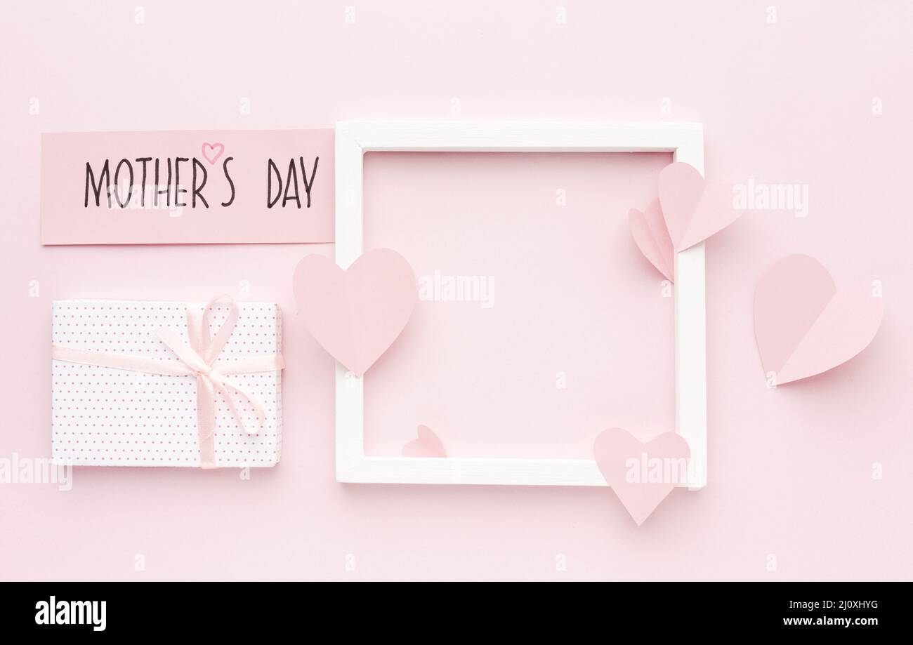 Tisch mit Geschenkrahmen. Hochwertige Fotos Stockfoto