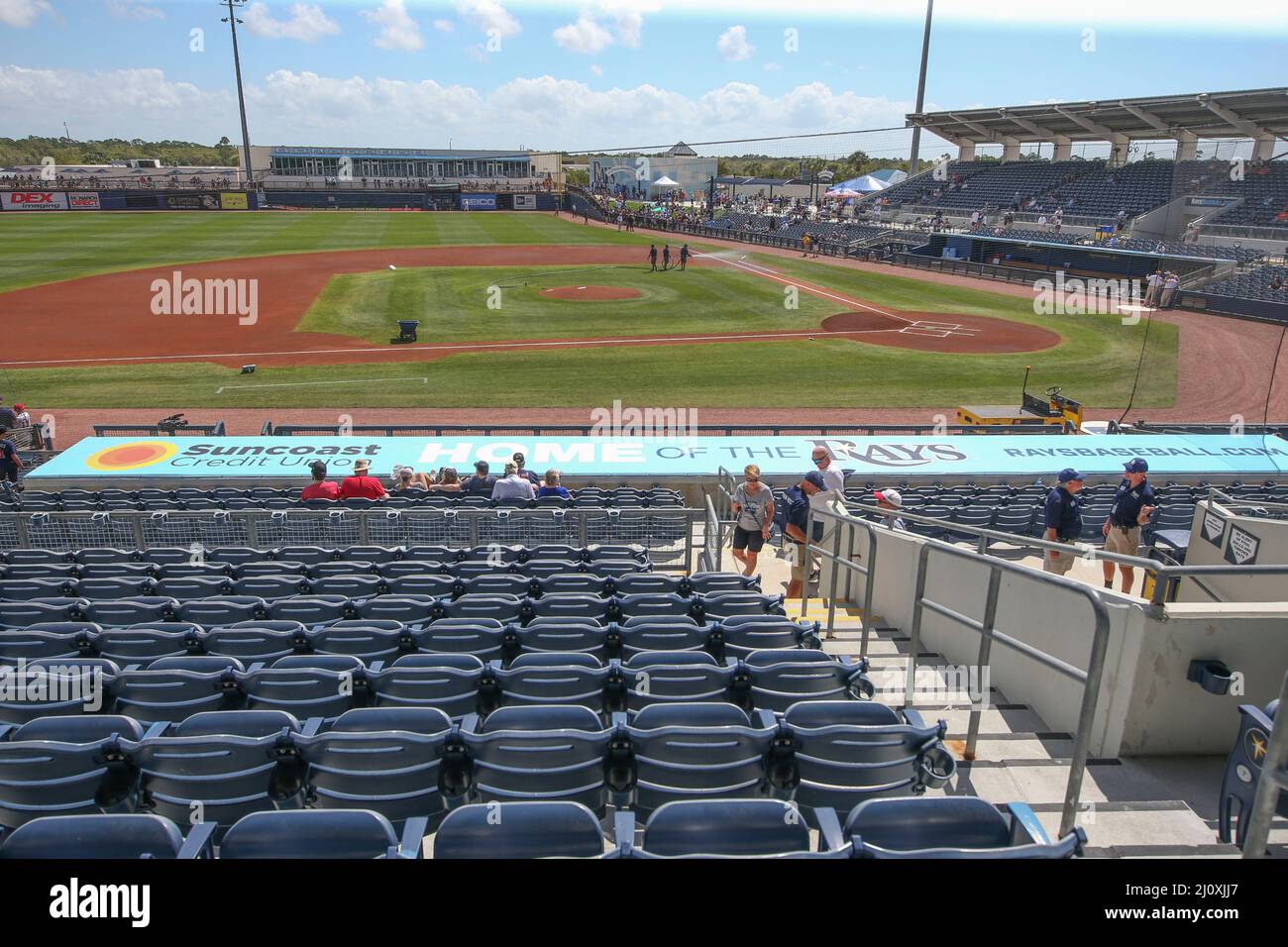 Port Charlotte, FL USA: Ein allgemeiner Blick auf den Ballpark am Eröffnungstag vor einem Baseballspiel zwischen den Tampa Bay Rays und den Atlanta Braves, Samstag, den 19. März 2022, im Charlotte Sports Park. Die Rays und Braves spielten 4-4 in neun Innings. (Kim Hukari/Bild des Sports) Stockfoto