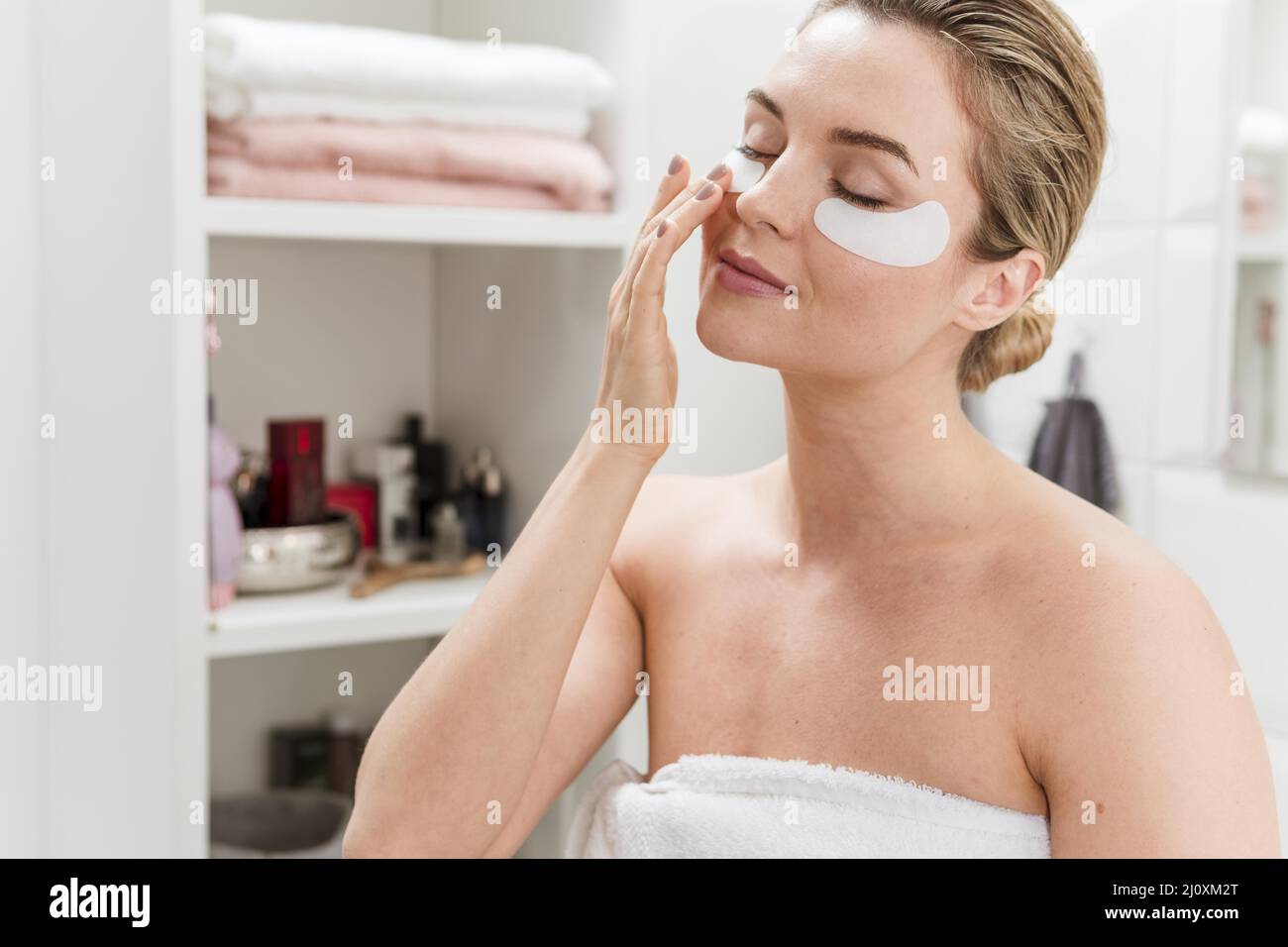 Kollagen Augenmaske feuchtigkeitsspendende Selbstpflege Konzept Stockfoto