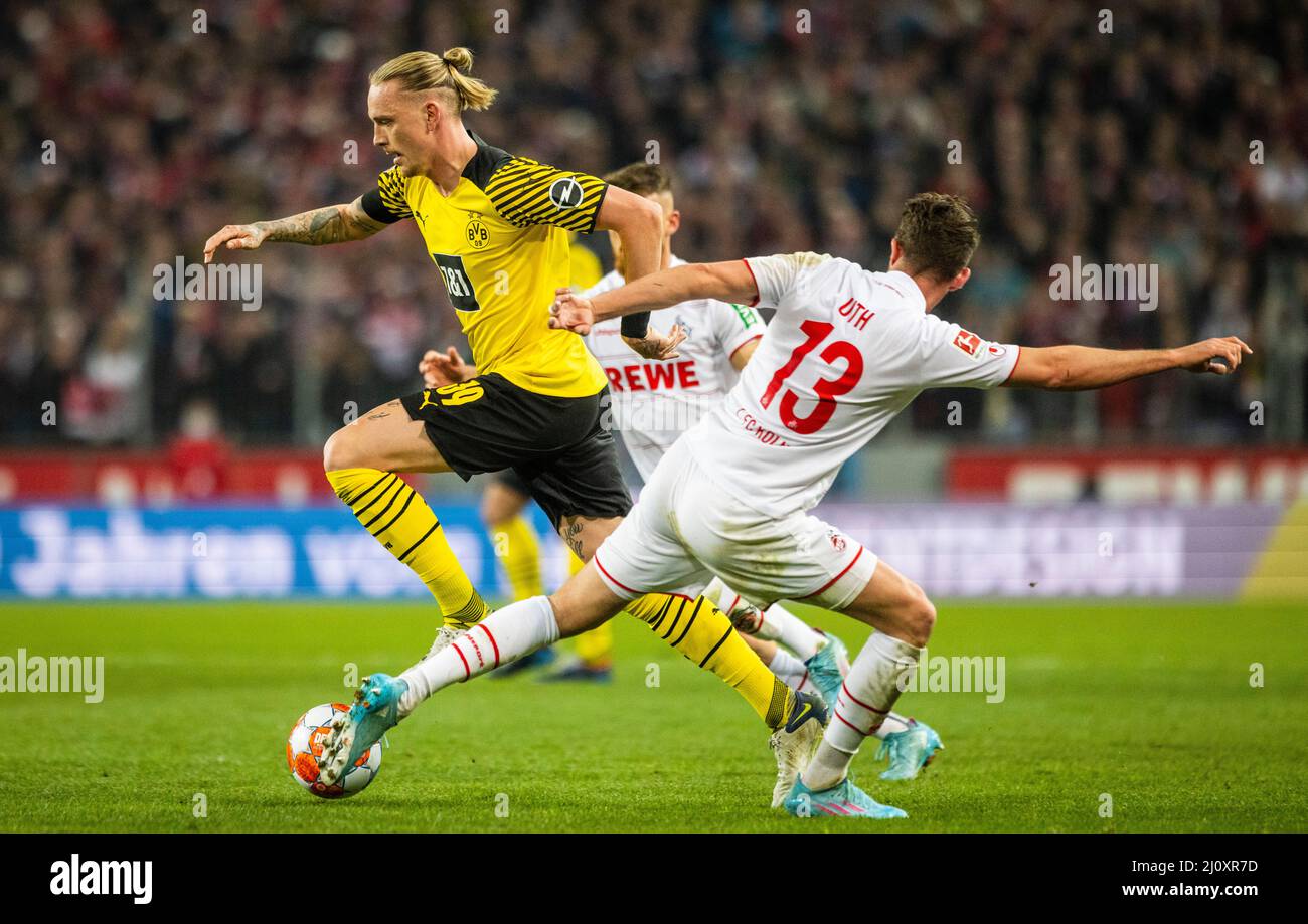 Marius Wolf (BVB), Mark Uth (Köln) 1. FC Köln - Borussia Dortmund 20.03.2022, Fußball; Bundesliga, Saison 2021/22 Foto: Moritz Müller Copyright (nu Stockfoto