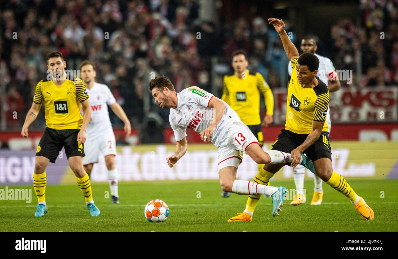 Mark Uth (Köln), Manuel Akanji (BVB) 1. FC Köln - Borussia Dortmund 20.03.2022, Fußball; Bundesliga, Saison 2021/22 Foto: Moritz Müller Copyright ( Stockfoto