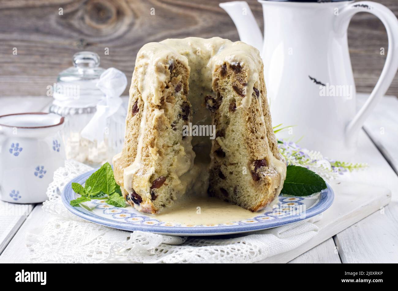 Kuchen mit Rosinen Stockfoto