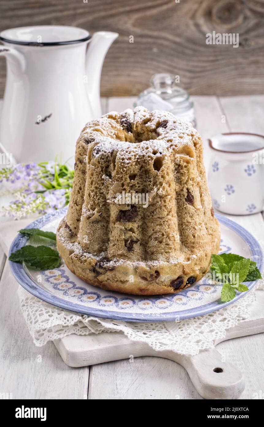 Kuchen mit Rosinen Stockfoto