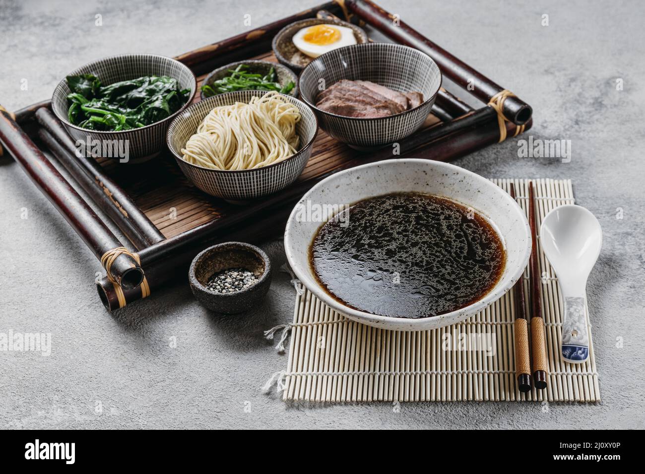 Japanisches Gericht mit hohem Winkel. Hochwertige Fotos Stockfoto