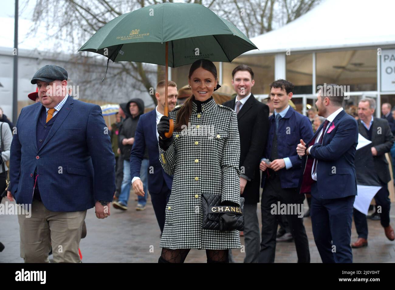 Jade Holland Cooper Day 2, Rennen beim Cheltenham Gold Cup Festival auf der Cheltenham Racecourse. Bilder von Mikal Ludlow Photography Tel; 07855 Stockfoto