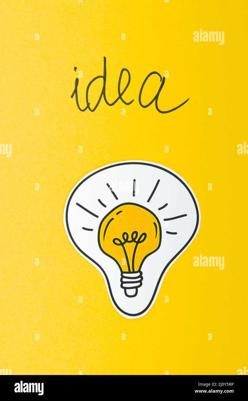 Glühbirne Idee Konzept gelben Hintergrund. Hochwertige Fotos Stockfoto