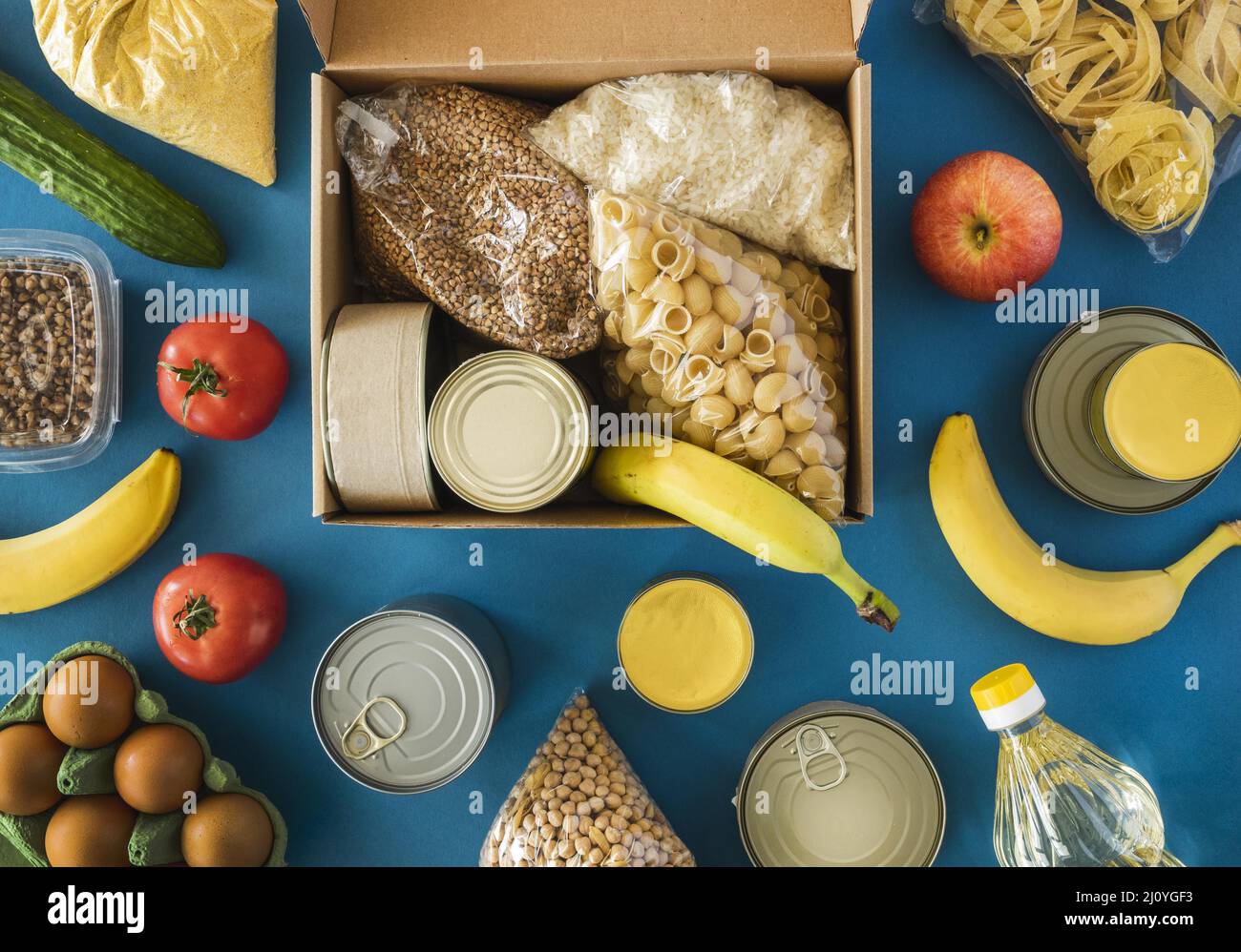 Draufsicht Box mit Lebensmittelspende. Hochwertige Fotos Stockfoto