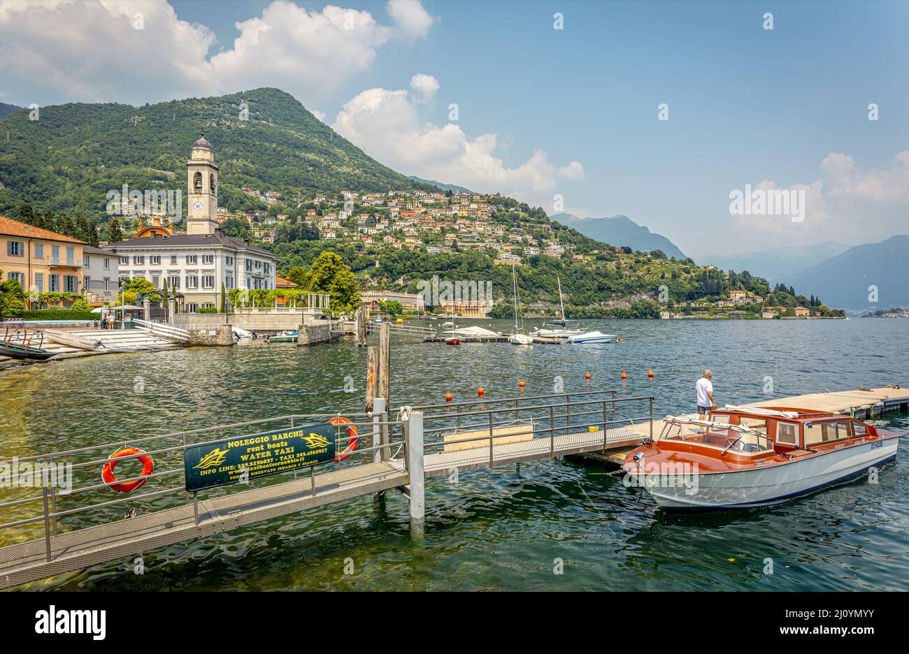 Hafengebiet von Cernobbio am Comer See vom See aus gesehen, Lombardei, Italien Stockfoto