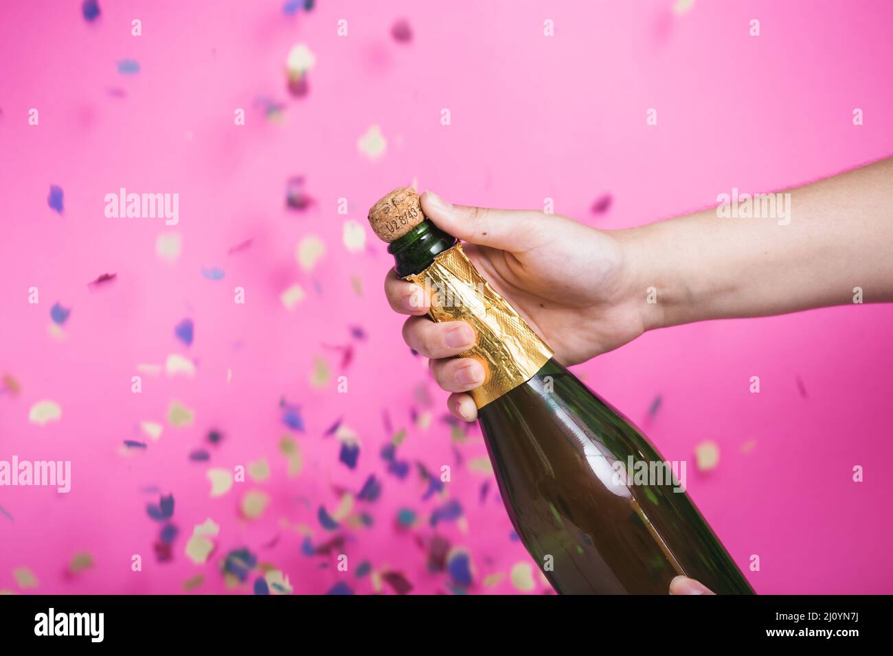 Champagner-Party zur Eröffnung der Flasche. Hochwertige Fotos Stockfoto