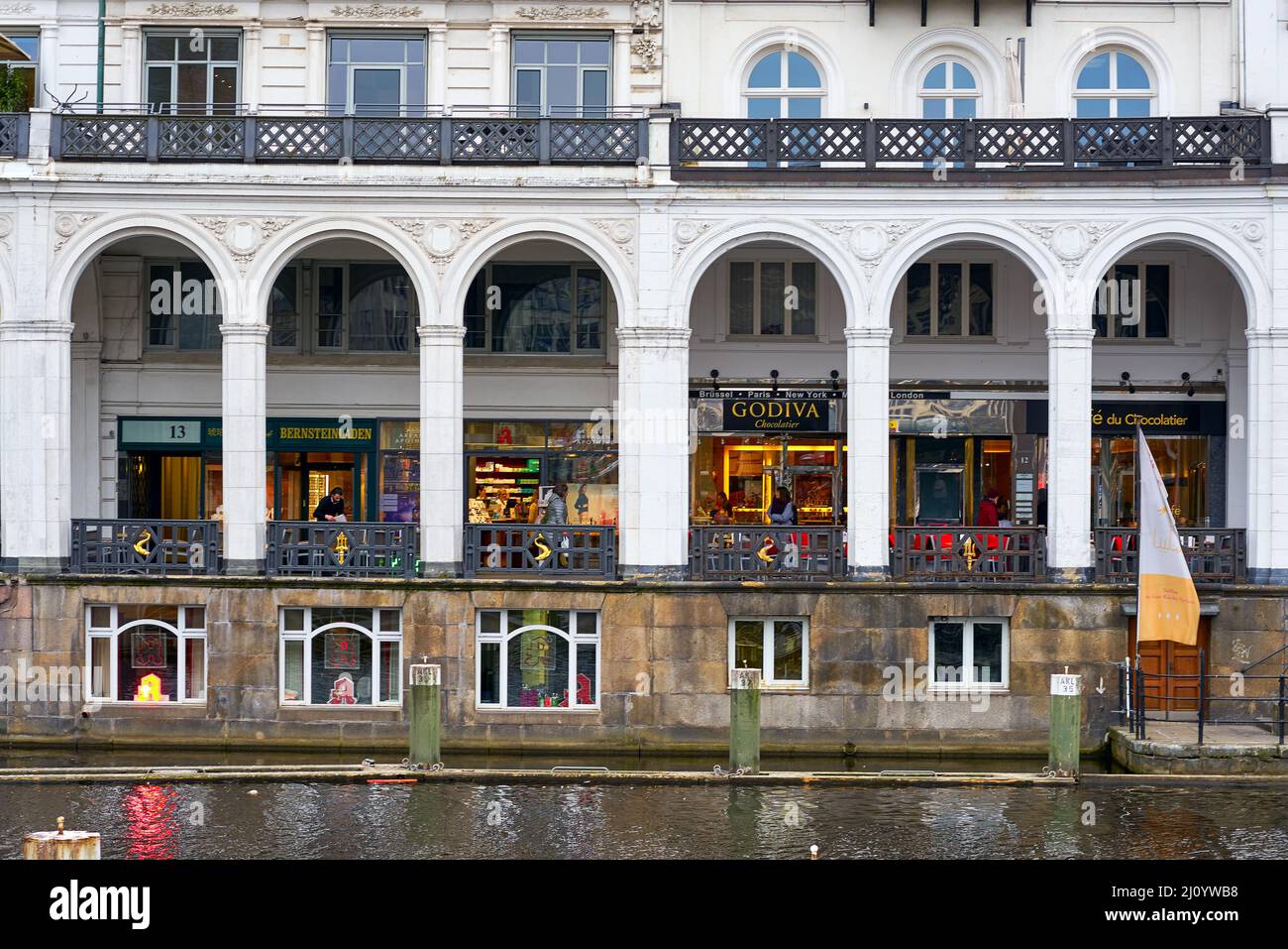 Alsterarkaden Einkaufsstraße in Hamburg Stockfoto