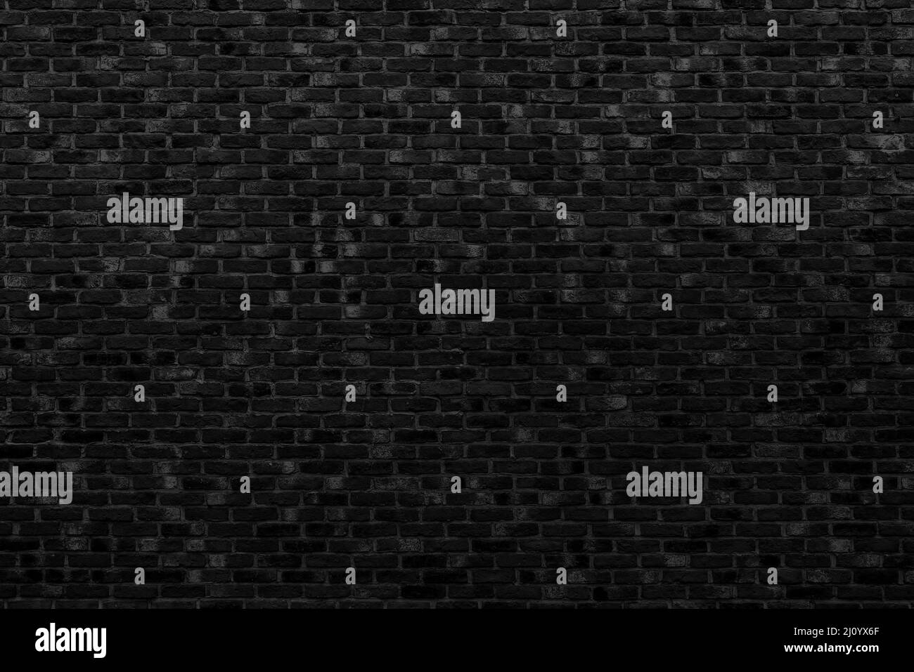 Schwarze Ziegelwand. Loft-Innenarchitektur. Architektonischer Hintergrund. Stockfoto