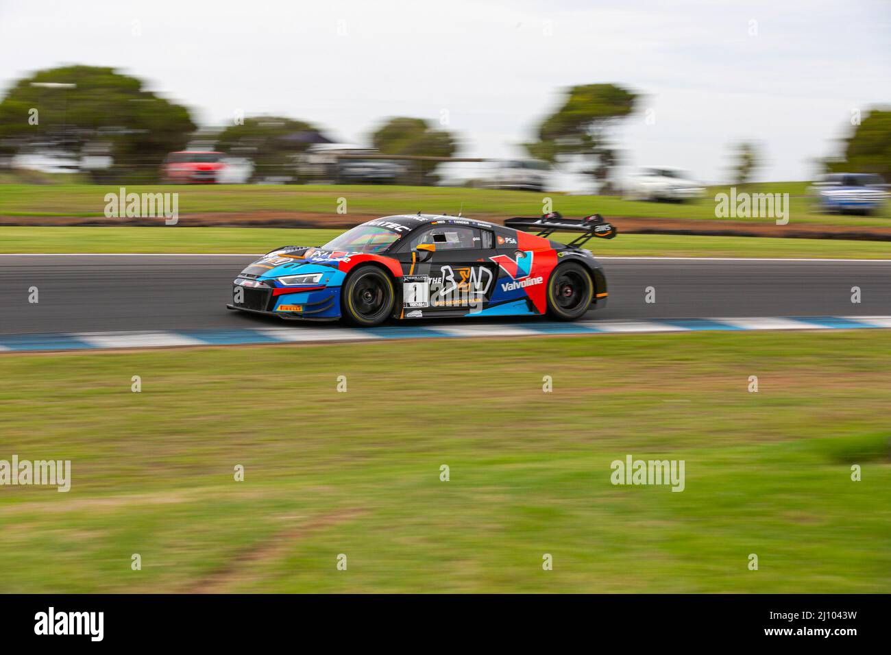 Cowes, Australien. 20. März 2022. Yasser Shahin/Christopher Mies (#1 Audi The Bend Motorsport Park Audi R8 LMS Evo) beim Rennen 2 der Fanatec GT World Challenge Australia auf dem Phillip Island Grand Prix Circuit. (Foto von George Hitchens/SOPA Images/Sipa USA) Quelle: SIPA USA/Alamy Live News Stockfoto