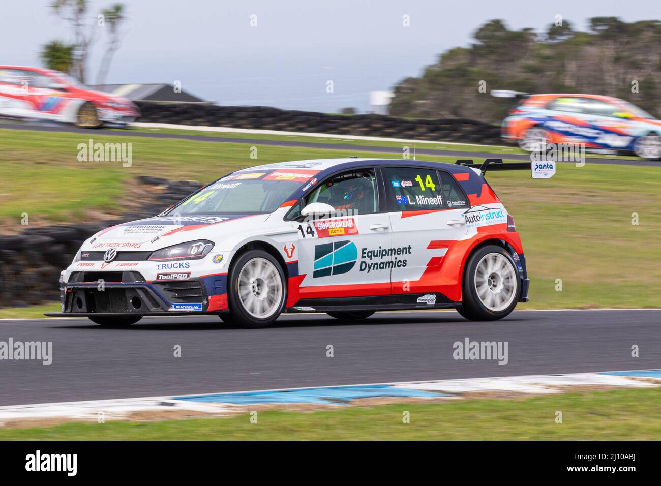 Cowes, Australien. 20. März 2022. Lachlan Mineeff (#14 Purple Sector Volkswagen Golf GTI) beim Rennen 2 der Supercheap Auto TCR Australia Series auf dem Phillip Island Grand Prix Circuit. (Foto von George Hitchens/SOPA Images/Sipa USA) Quelle: SIPA USA/Alamy Live News Stockfoto