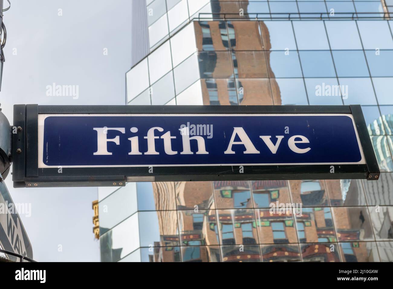Schild Fifth Avenue (5. Ave), New York City Stockfoto