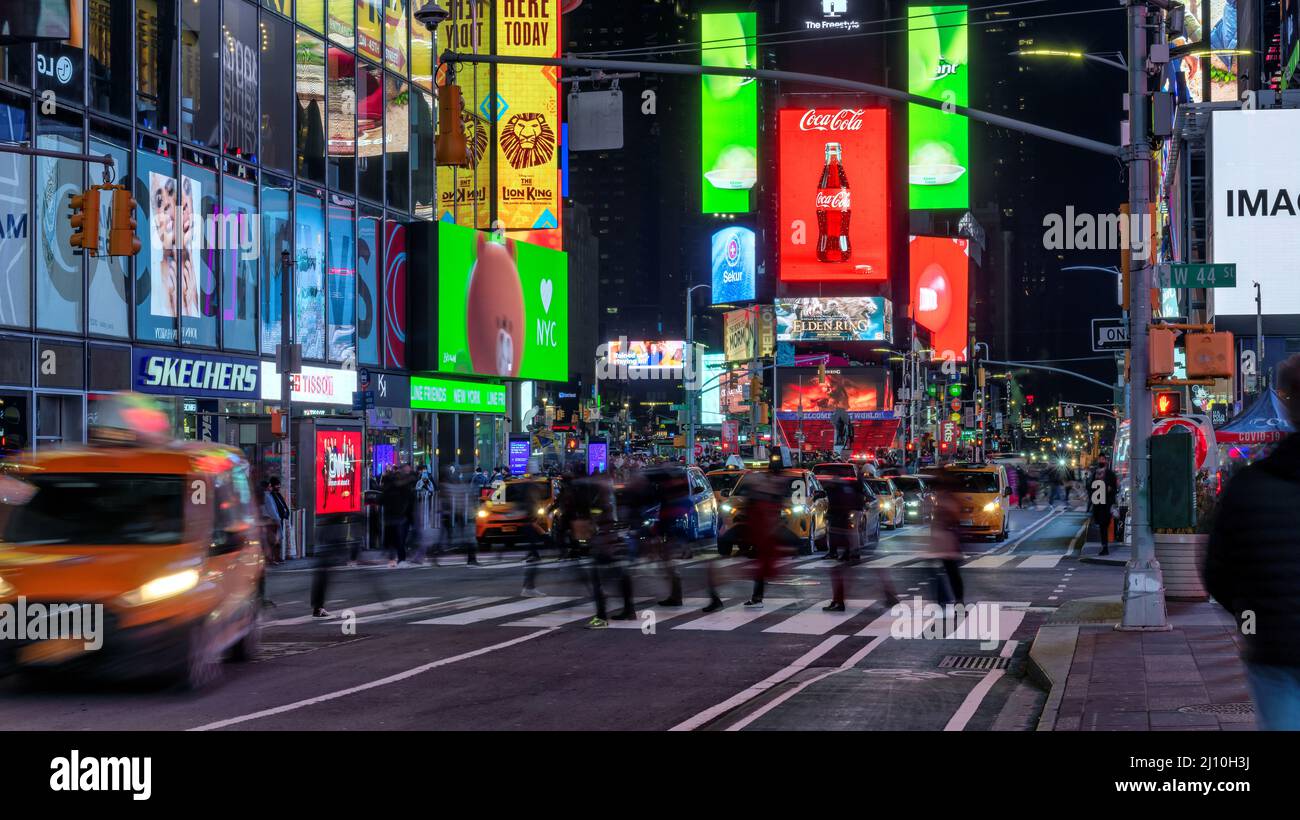 Der berühmte Times Square bei Nacht in Manhattan, New York, USA. Stockfoto