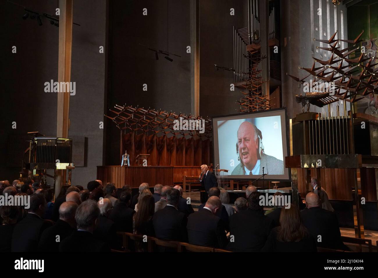 Dave Willetts tritt während eines Festgottesdienstes für den ehemaligen Spieler und Manager von Coventry City, John Sillett, in der Coventry Cathedral auf. Sillett führte Coventry zwischen 1986 und 1990 und meisterte einen denkwürdigen Wembley-Finalsieg 3-2 gegen Tottenham. Bilddatum: Montag, 21. März 2022. Stockfoto