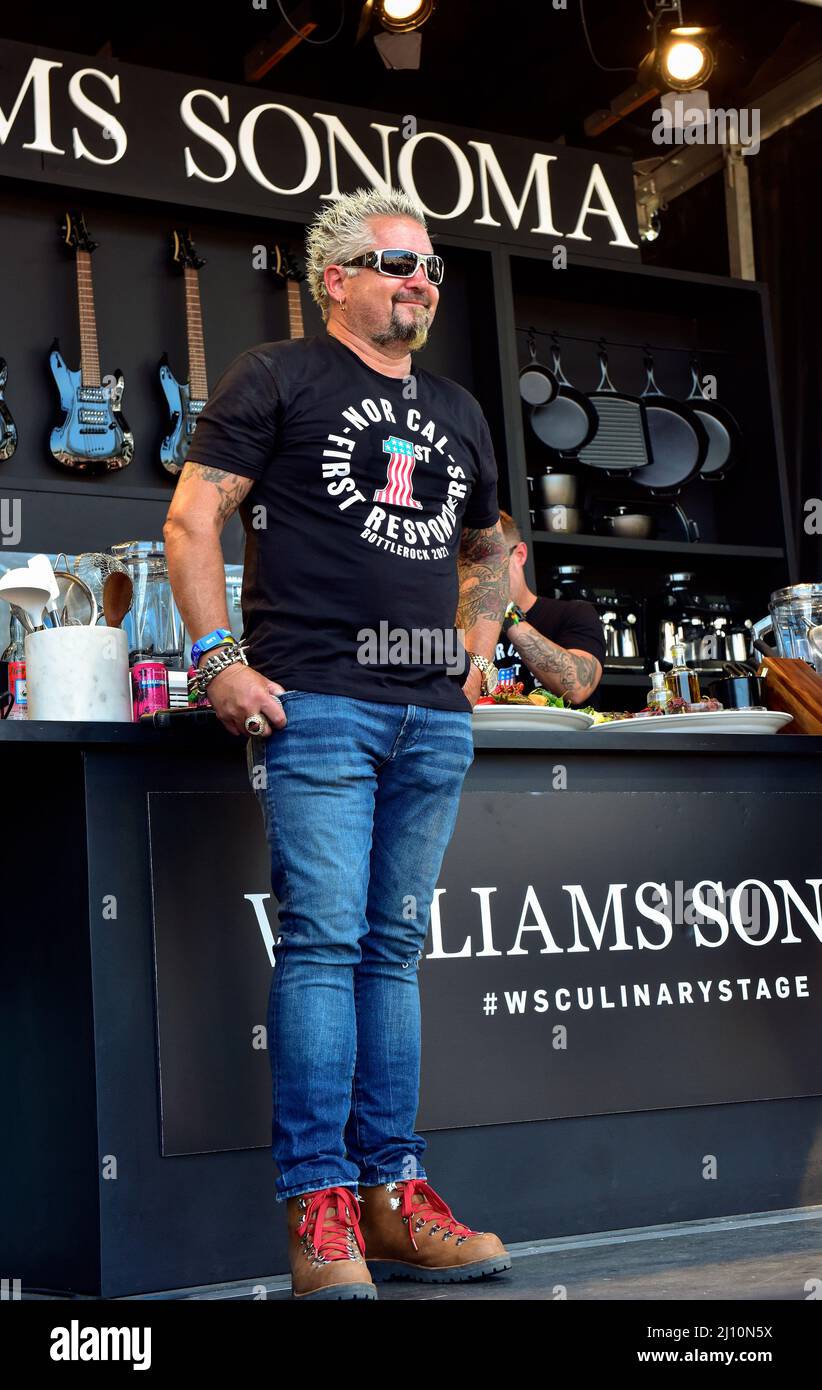 Guy Fieri renommierter amerikanischer Gastronom auf der kulinarischen Bühne im BottleRock 2021 Stockfoto