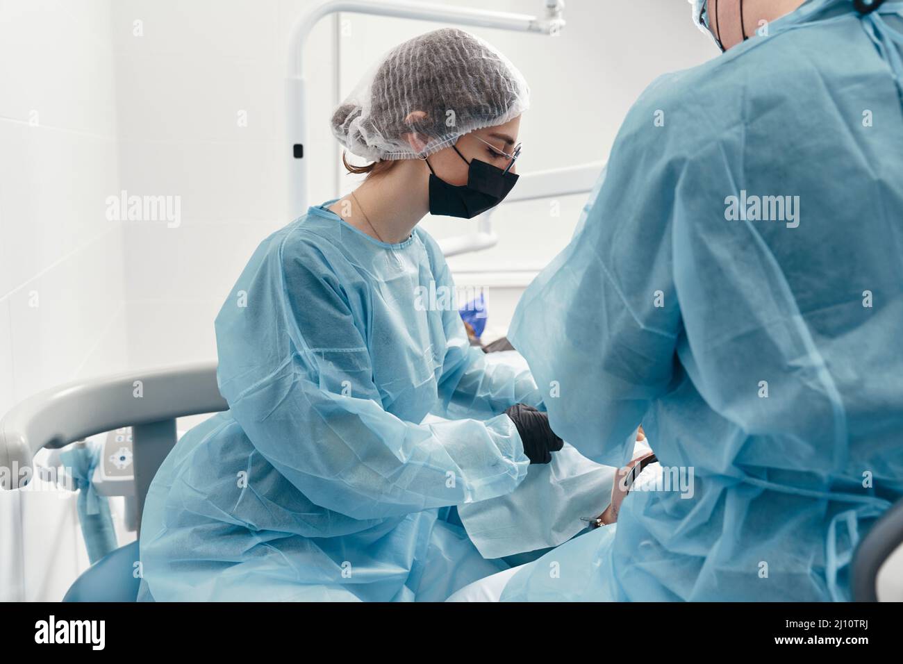 Zwei Ärzte in der Zahnklinik arbeiten Stockfoto