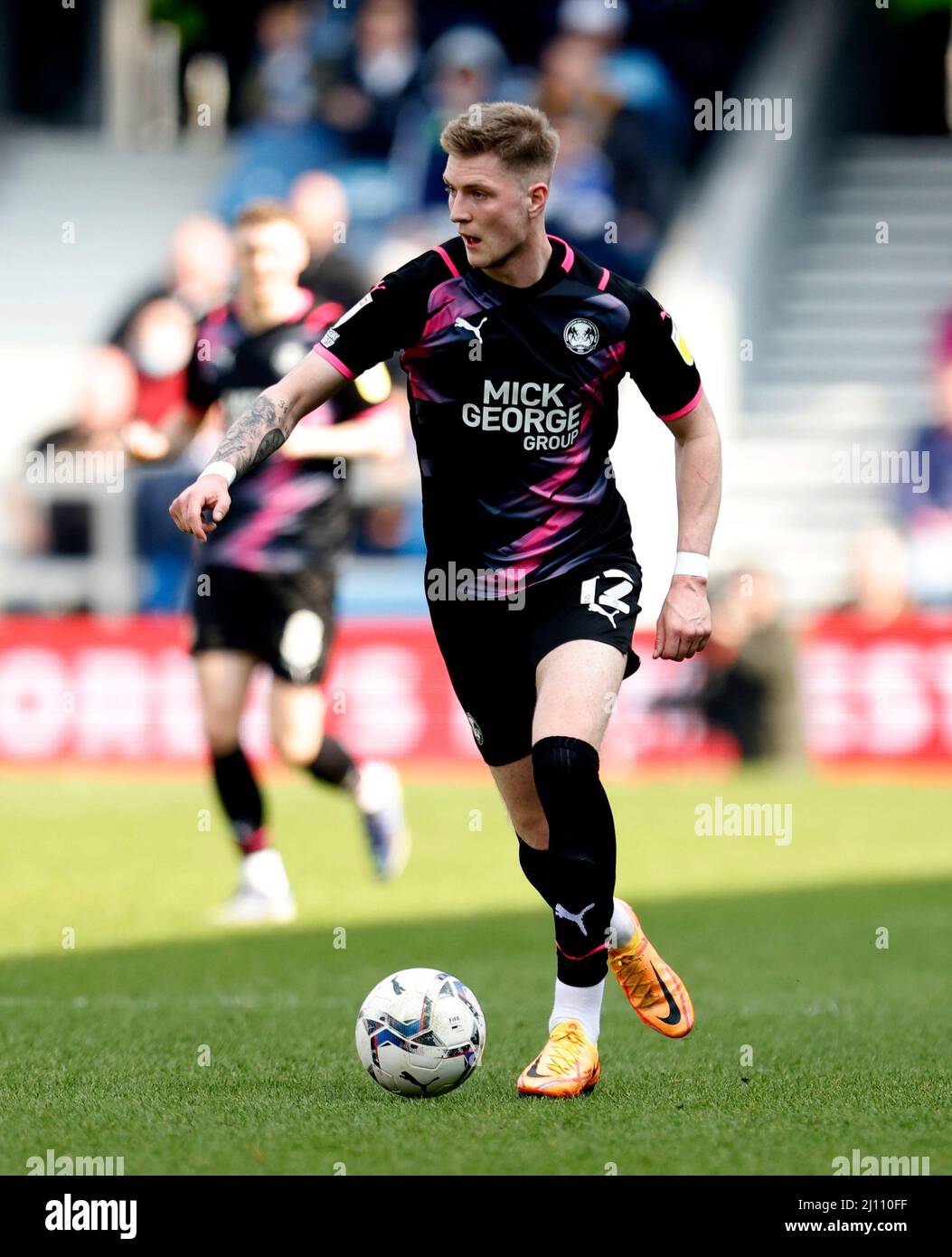 Josh Knight von Peterborough United in Aktion während des Sky Bet Championship-Spiels im Kiyan Prince Foundation Stadium, London. Bilddatum: Sonntag, 20. März 2022. Stockfoto