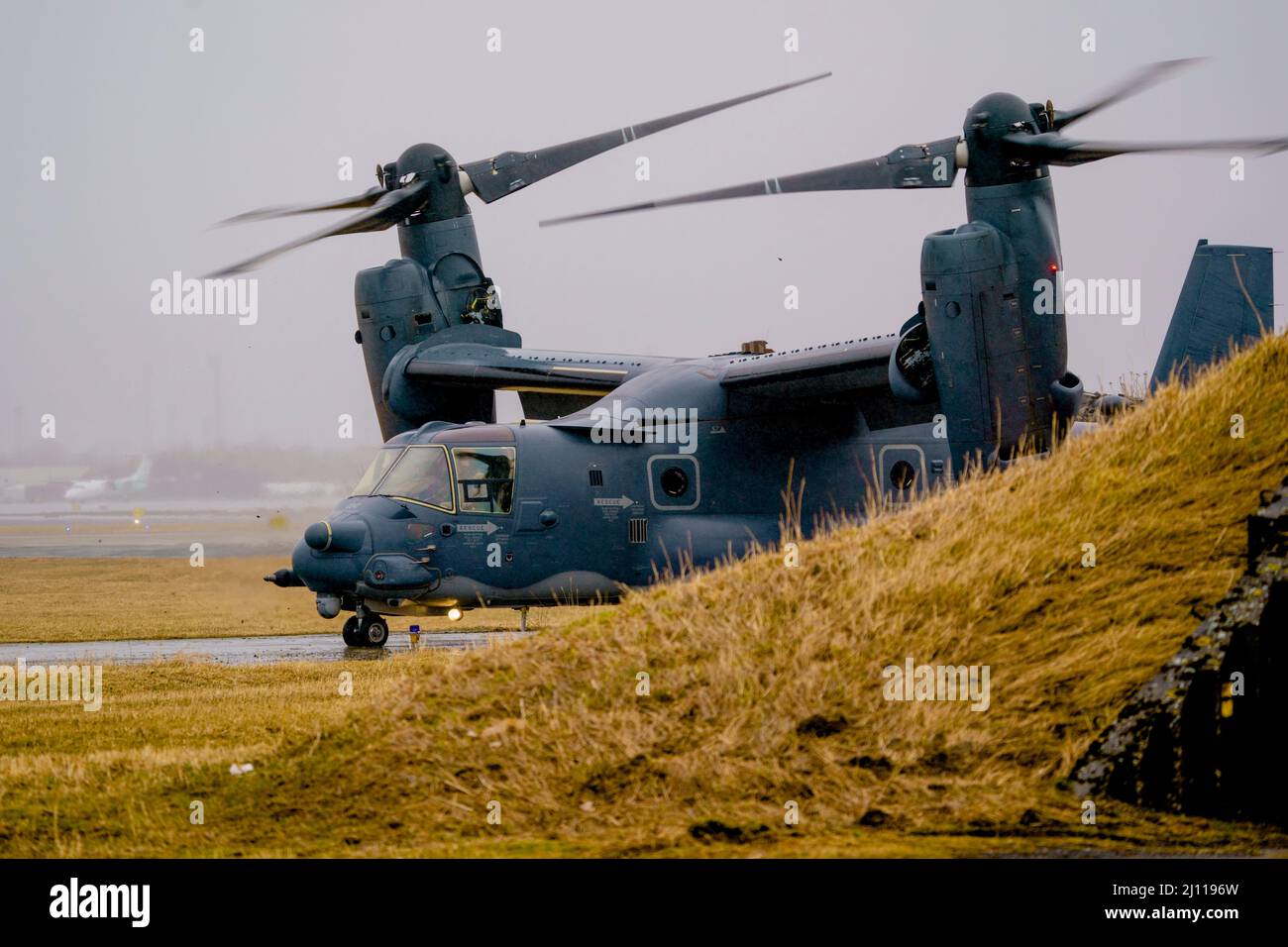 Bodø 20220321.Eine Boeing CV-22B Osprey während der Demonstration einiger Luftkapazitäten während der NATO-Übung Cold Response 22 auf dem Luftwaffenstützpunkt Bodø (Bodoe). Foto: Stian Lysberg Solum / NTB Stockfoto