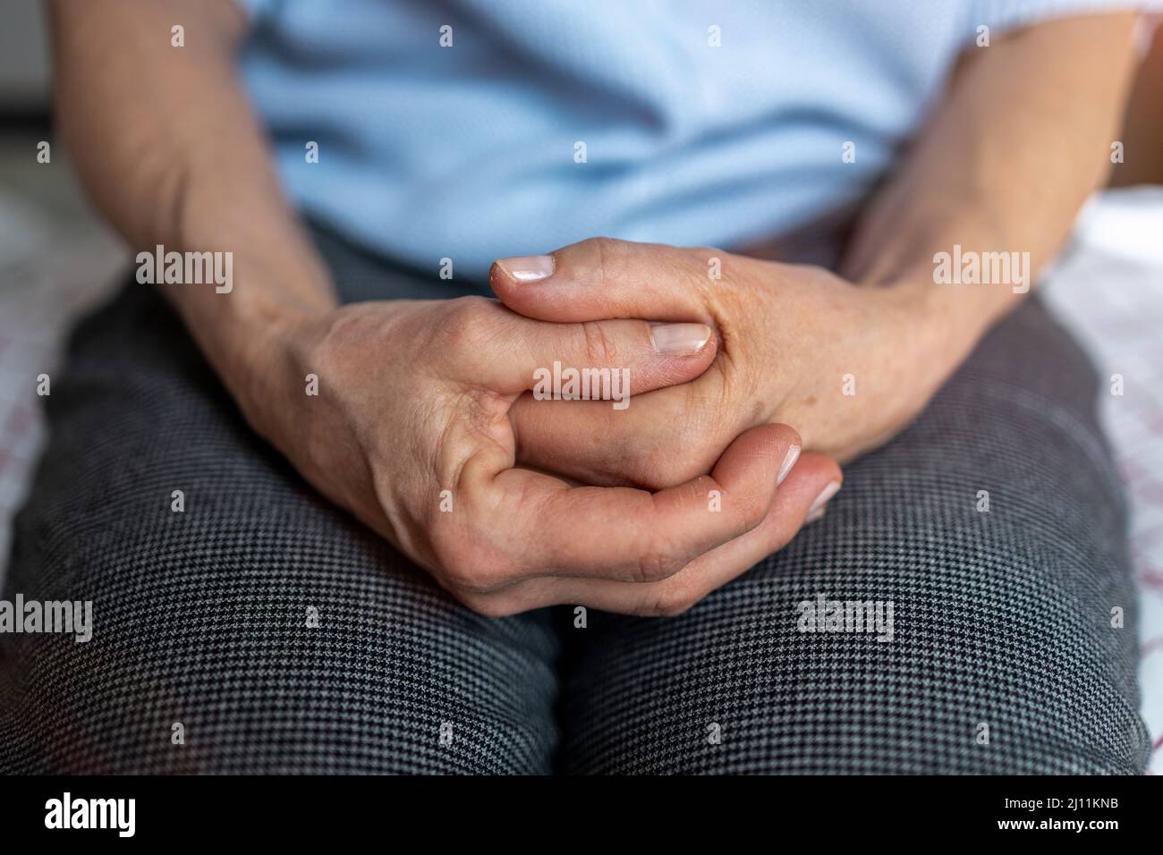 Nahaufnahme einer Hand einer älteren Frau Stockfoto