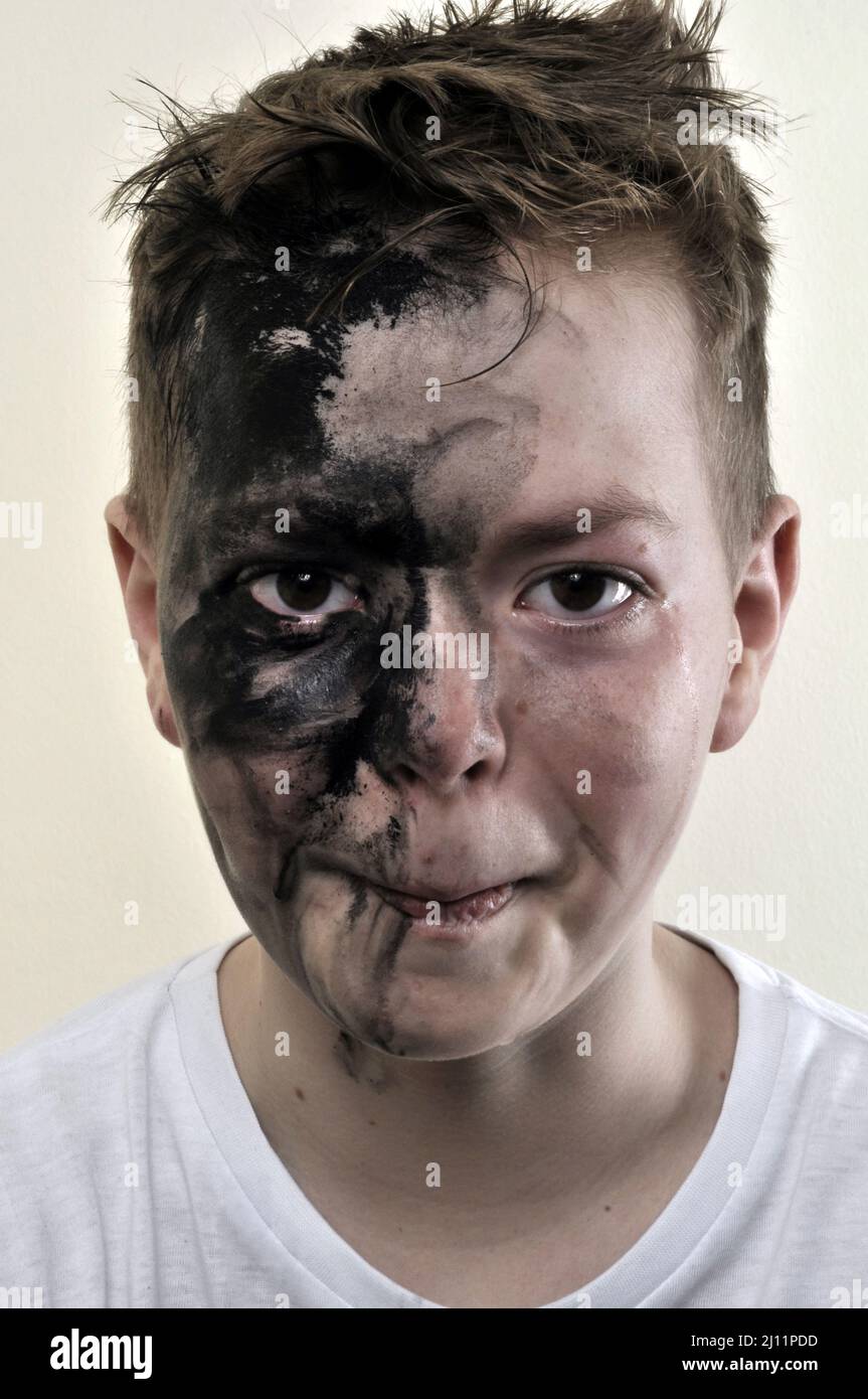 Junge gemalt Gesicht Stockfoto