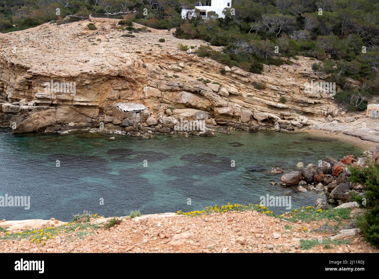 Felsiger Strand auf Ibiza, Spanien Stockfoto