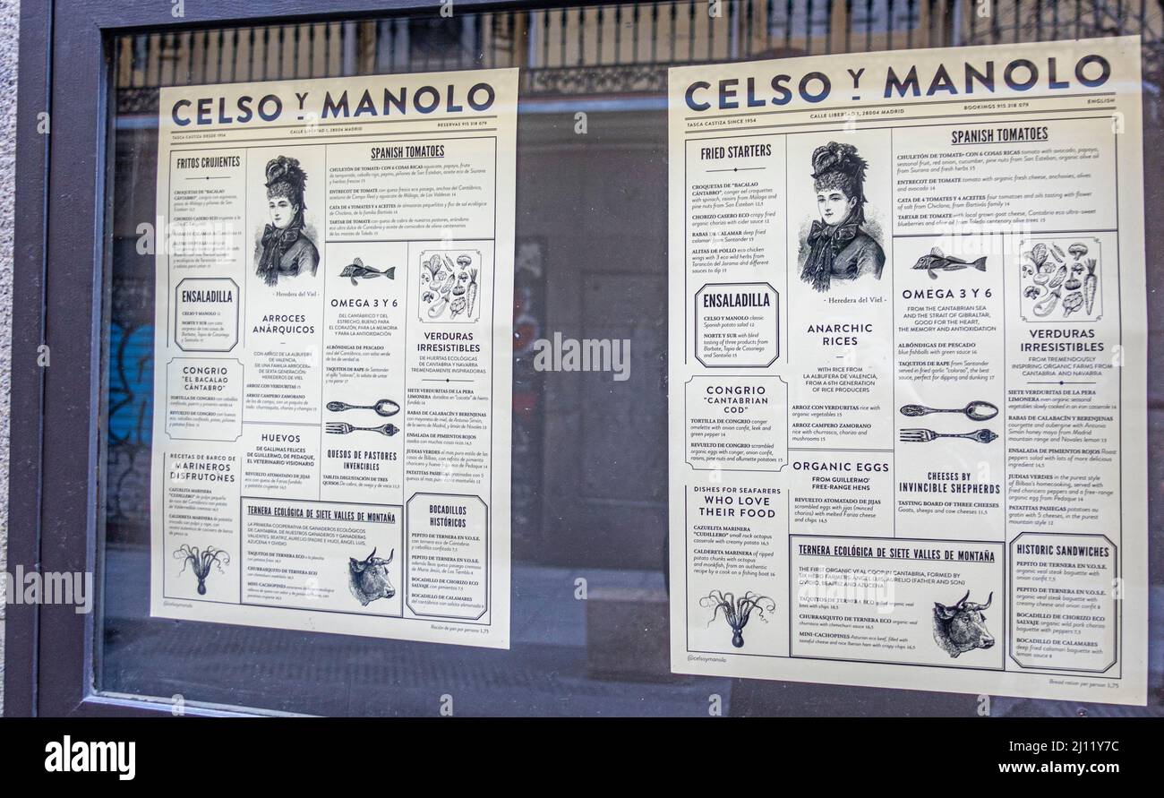 Im Restaurant Tasca Celso y Manolo können Sie im Freien Tapas und Wermut in einer Vintage-Bar genießen. Madrid, Spanien Stockfoto