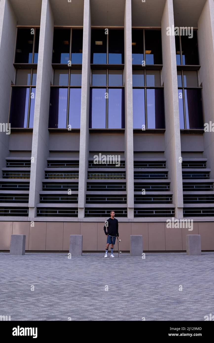 Schlittschuhlaufen ist mehr als nur ein Hobby. Aufnahme von Skateboardern in der Stadt. Stockfoto