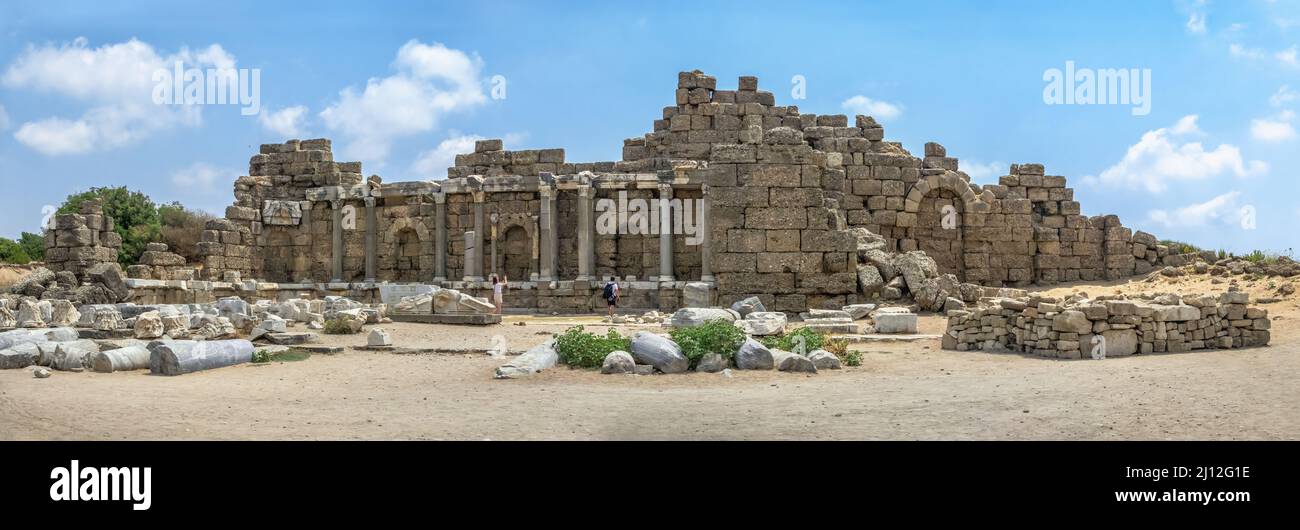 Side, Türkei 18.07.2021. Agora Gebiet der antiken Stadt Side in der Provinz Antalya, Türkei Stockfoto