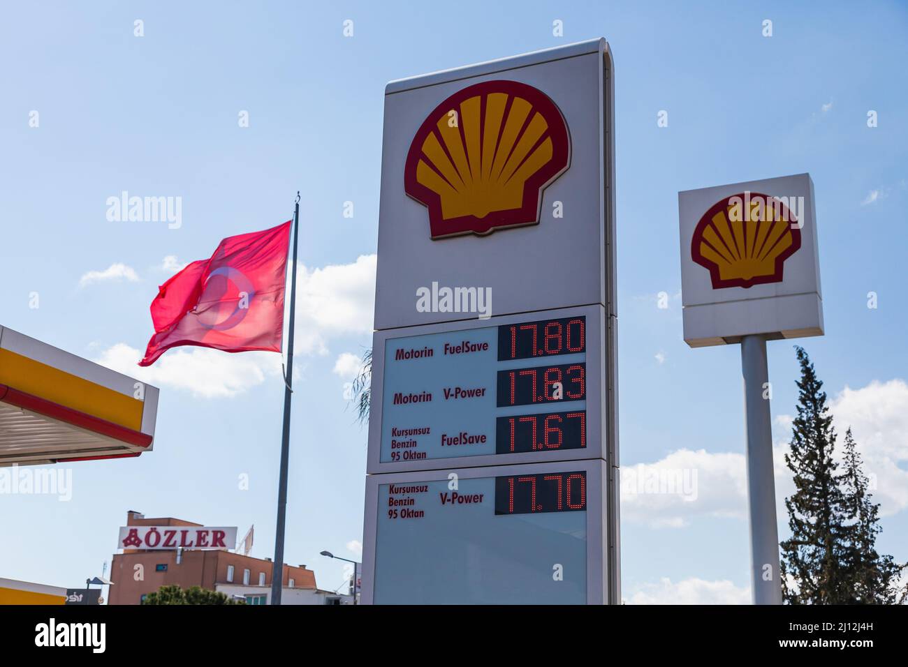 Antalya; Türkei – 04 2022. März: Shell-Car-Tankstelle, Nahaufnahme Stockfoto