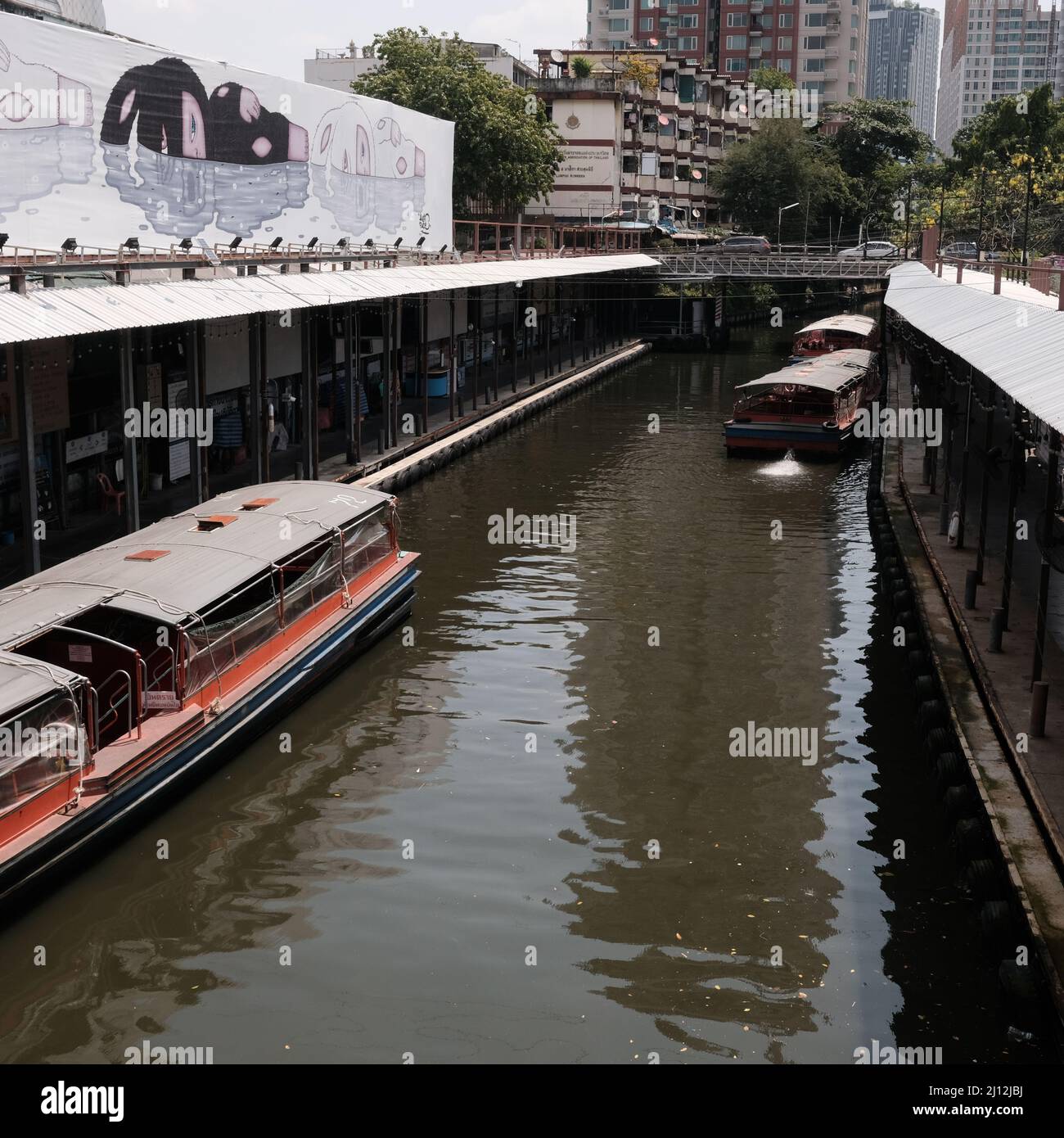 Pratunam Central Pier Ratchaprasong Khlong Boote auf Saen Saep Canal Boat Service Bangkok Thailand Stockfoto