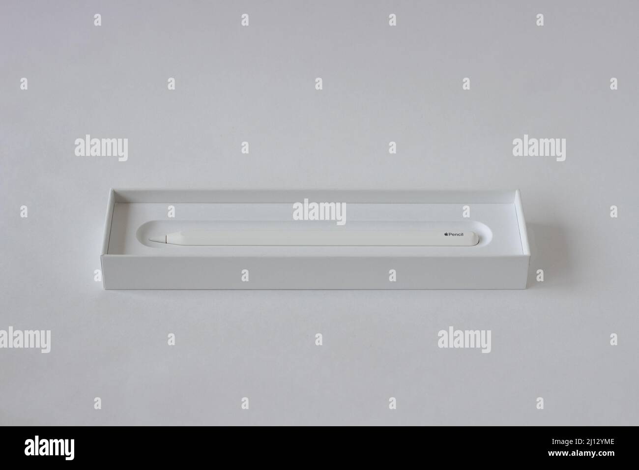 Berlin, Deutschland - 03.12.2022: Apple Pencil 2 Stylus für das Arbeiten mit dem iPad Tablet Stockfoto