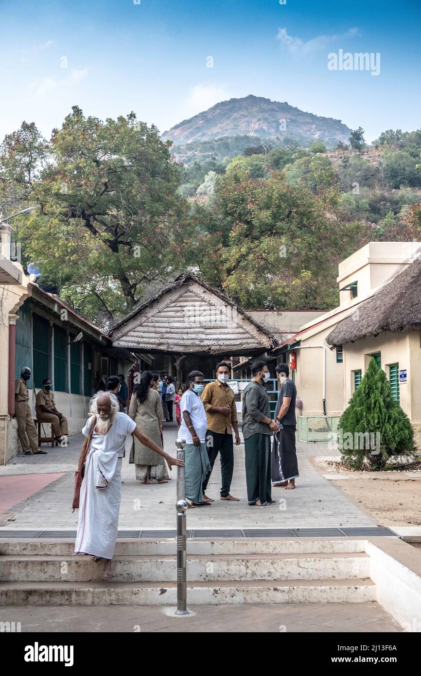 Arunachala ist ein Hügel in Tiruvannamalai, Tamil Nadu, und einer der fünf wichtigsten Shaiva heiligen Plätze in Südindien.der Arunachalesvara Tempel zu Shiva ist Stockfoto