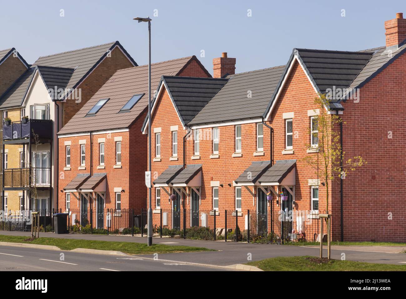 Doppelhaushälfte Neubau Häuser in der neuen Stortford Fields Wohnsiedlung. Bishop's Stortford. VEREINIGTES KÖNIGREICH. Stockfoto