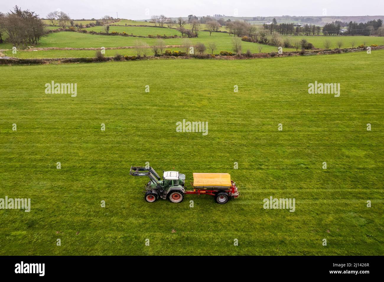 Fendt Farmer 411 Traktor Abschleppen Korn Anhänger - Sud-Touraine