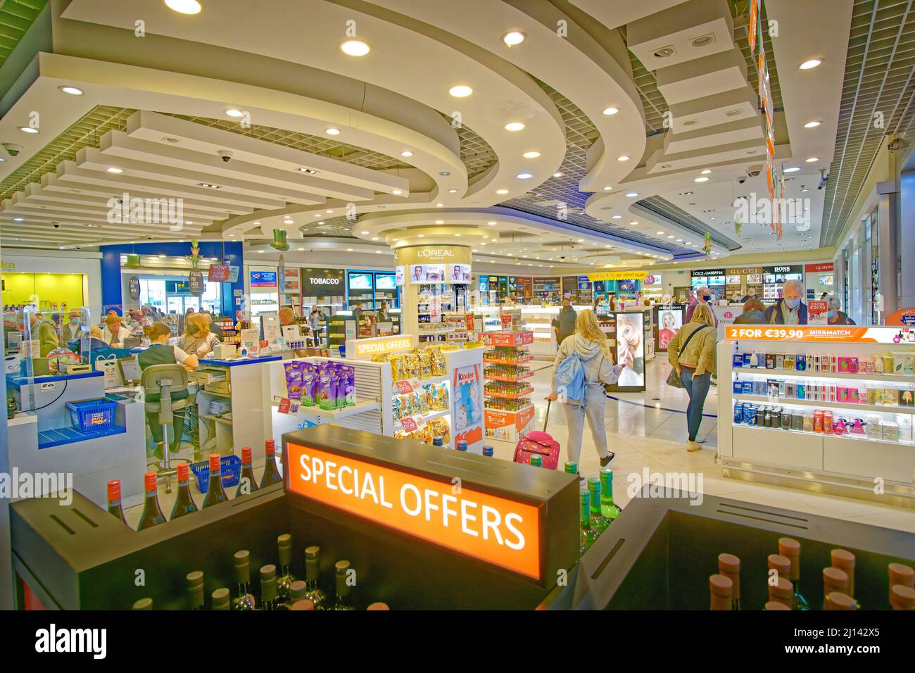 Duty Free-Shop am Flughafen Paphos in Zypern. Stockfoto
