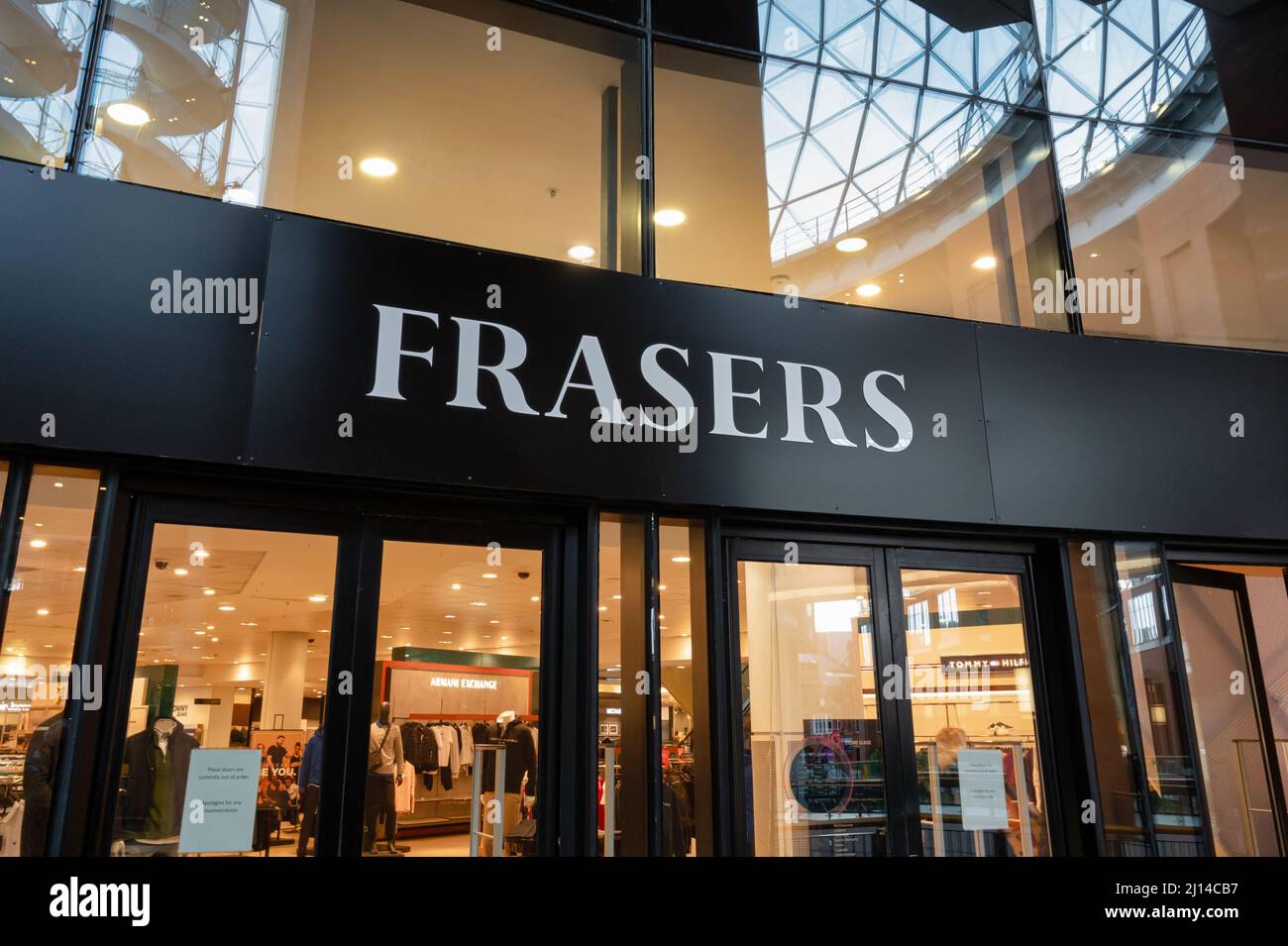 Belfast, Großbritannien – 20. Februar 2022: Das Schild für den Fraser-Laden in Belfast, Nordirland. Stockfoto
