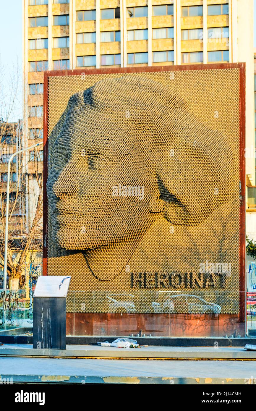 Heroinat-Denkmal für vergewaltigte Frauen in Pristina, Kosovo Stockfoto