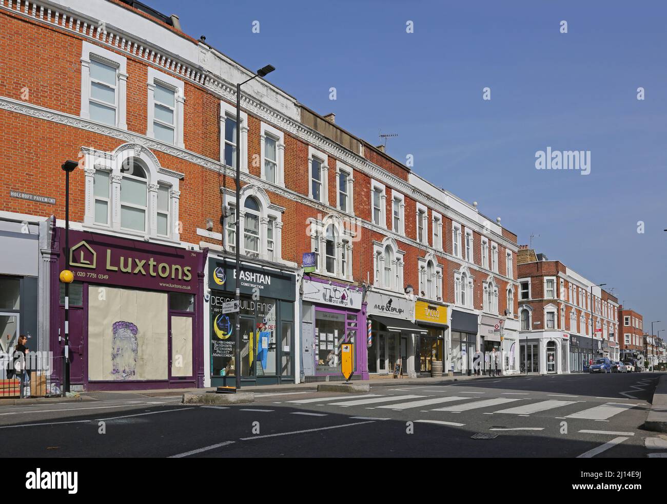 Geschäfte am westlichen Ende der Fulham Road, London, Großbritannien. Ein modisches Viertel von West London. Stockfoto