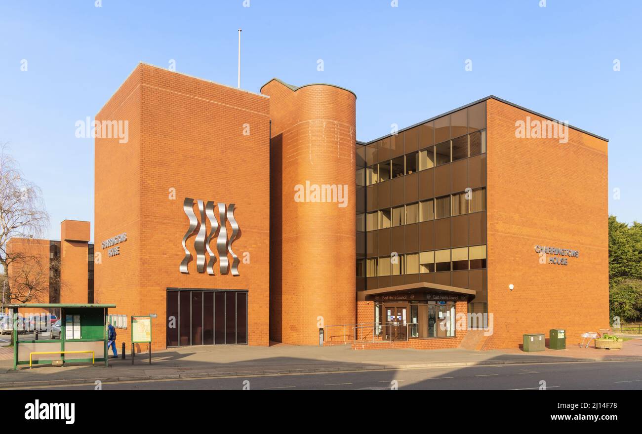 Außenansicht des Charringtons House, der Büros des East Herts Council, Bishop's Stortford. VEREINIGTES KÖNIGREICH Stockfoto