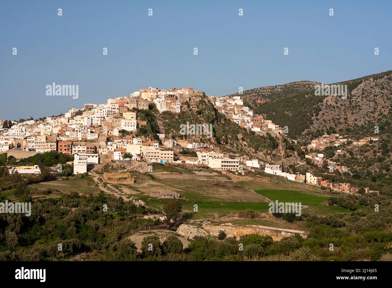 Marokkanische Stadt Moulay Idris in der Nähe der römischen Ruinen von Volubilis in Marokko, Afrika Stockfoto