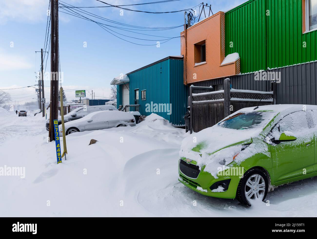 Ein farbenfrohes Gebäude im Winter in Longueuil, Quebec, Kanada Stockfoto